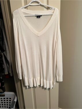 Michel Studio Cream V-Neck Ruffle-Hem Pullover